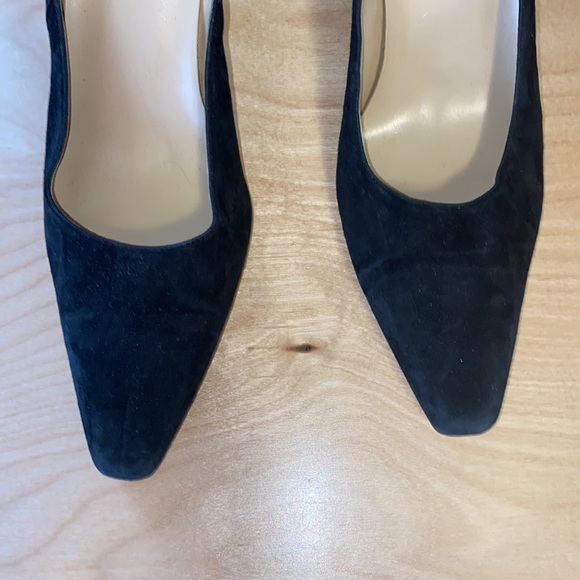 Karen Scott Black Suede Pumps - Picture 2 of 8